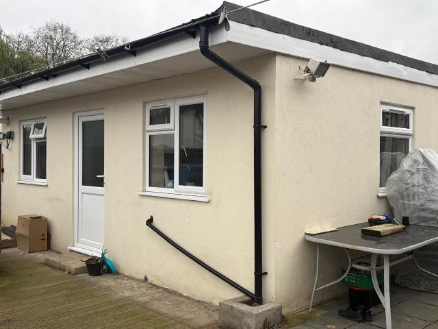 Westdrayton UB7, Studio to rent, £1,100 pcm | PrimeLocation