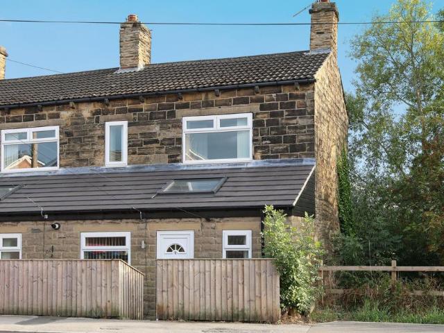 Westerton Road, Tingley, WF3 2 bed terraced house to rent £900 pcm £208 pw