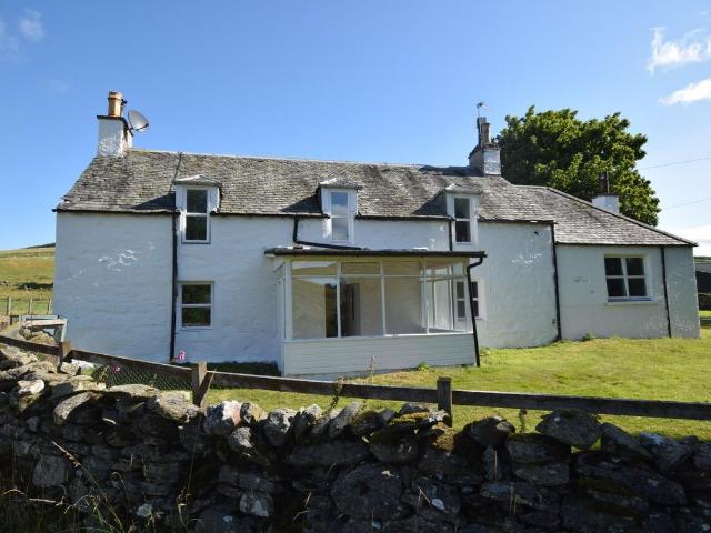 Wester Ballinloan Farm Cottage, Trochry, Dunkeld, Perthshire PH8, 3 bed cottage to rent, £1,400 pcm | PrimeLocation