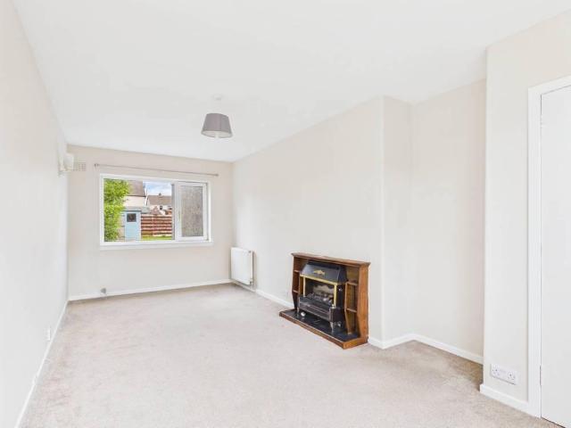 Wester Broom Gardens, Corstorphine. 3 bed apartment to rent £1,450 pcm £335 pw