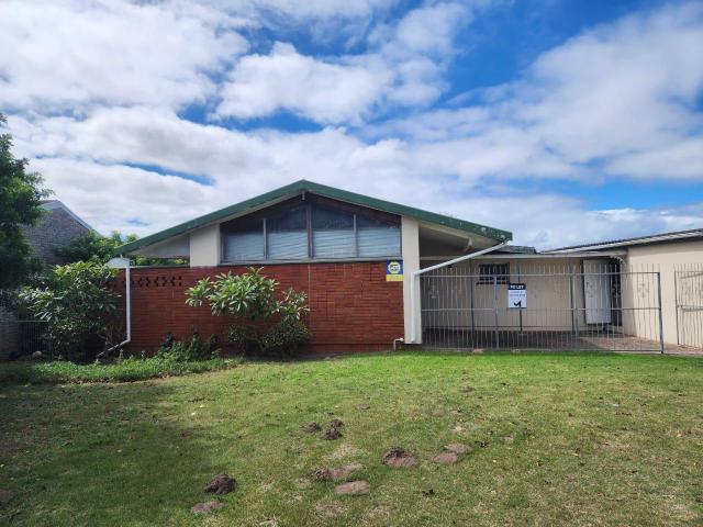 Westering Home For Rent: 3 Bedrooms, 2.5 Bathrooms, Double Garage at 29 Boshoff Street
