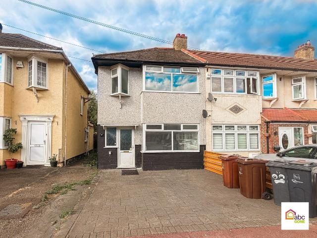 Western Avenue, Dagenham, Essex, UK RM10, 3 bed terraced house to rent, £2,300 pcm | PrimeLocation