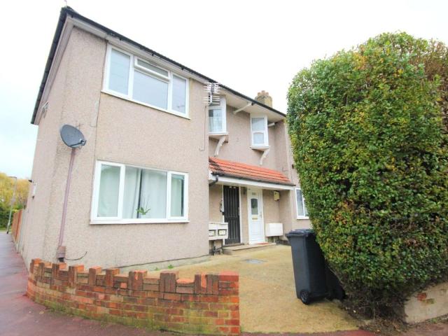 Western Avenue, Dagenham RM10, 1 bed flat to rent, £1,300 pcm | PrimeLocation