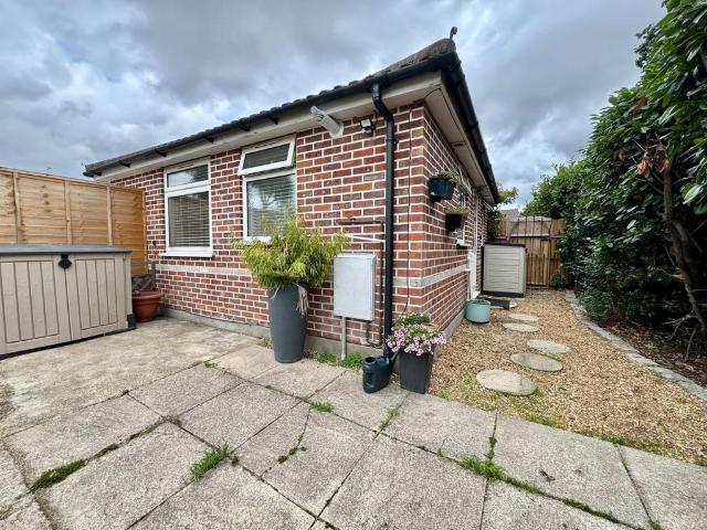 Western Avenue, Ensbury Park 1 bed bungalow to rent £1,200 pcm £277 pw