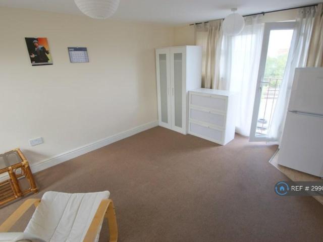 Western Avenue, London, W3 Studio to rent £1,375 pcm £317 pw
