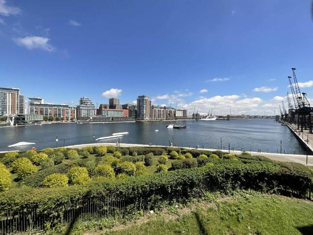 Western Beach Apartments, 36 Hanover. 2 bed apartment to rent £2,150 pcm £496 pw