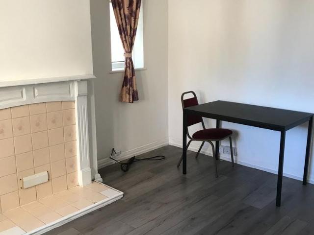 Western Court, 2 2 bed flat to rent £1,800 pcm £415 pw