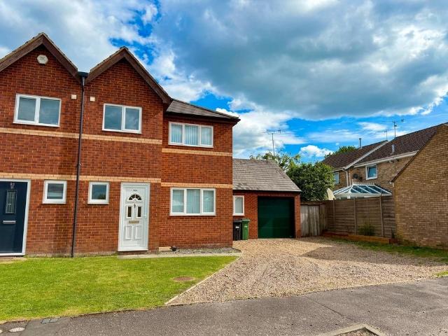 Western Drive, Hanslope, Milton. 4 bed semi detached house to rent £1,700 pcm £392 pw