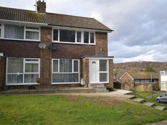 Western Gardens, Crowborough 3 bed semi detached house to rent £1,600 pcm £369 pw