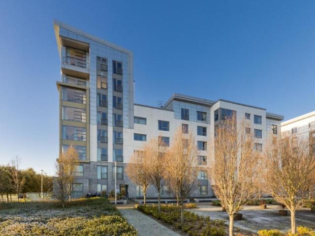 Western Harbour View, The Shore. 2 bed flat to rent £1,650 pcm £381 pw