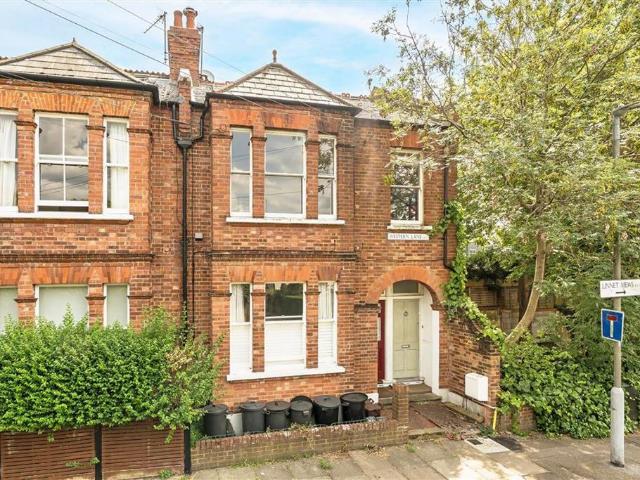 Western Lane, London SW12 2 bed maisonette to rent £3,800 pcm £877 pw