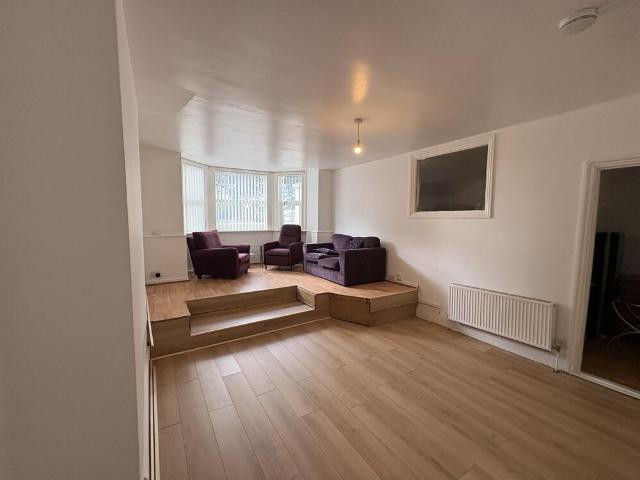 Western Parade, Southsea 1 bed flat to rent £950 pcm £219 pw