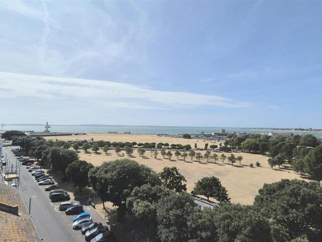Western Parade, Southsea 2 bed apartment to rent £1,100 pcm £254 pw