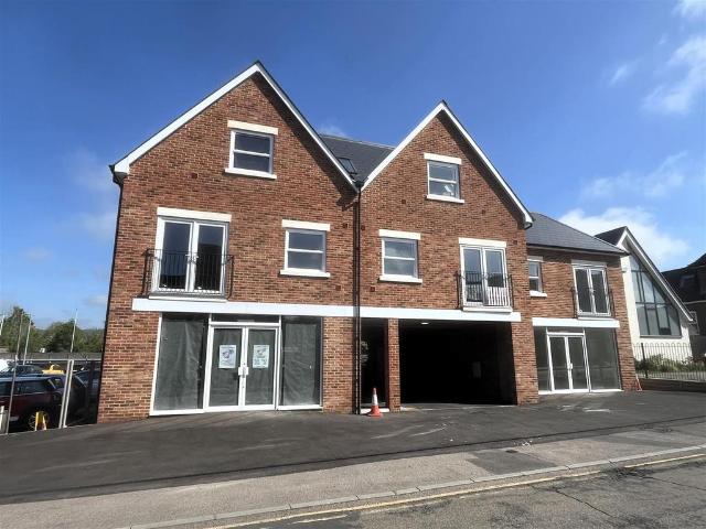 Western Road, Borough Green 2 bed apartment to rent £1,450 pcm £335 pw
