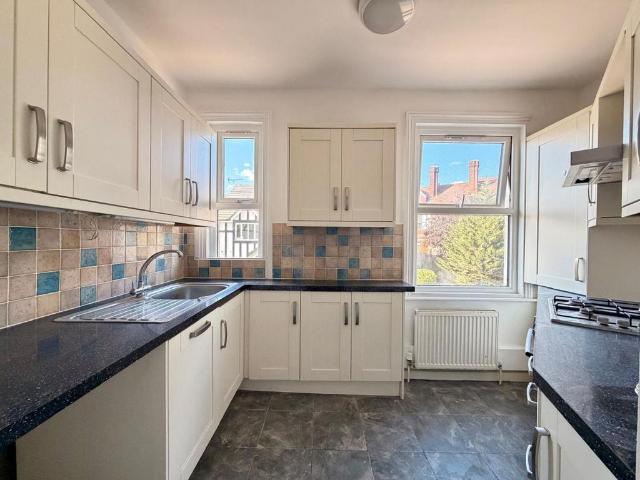 Western Road, Borough Green, Sevenoaks 3 bed flat to rent £1,395 pcm £322 pw