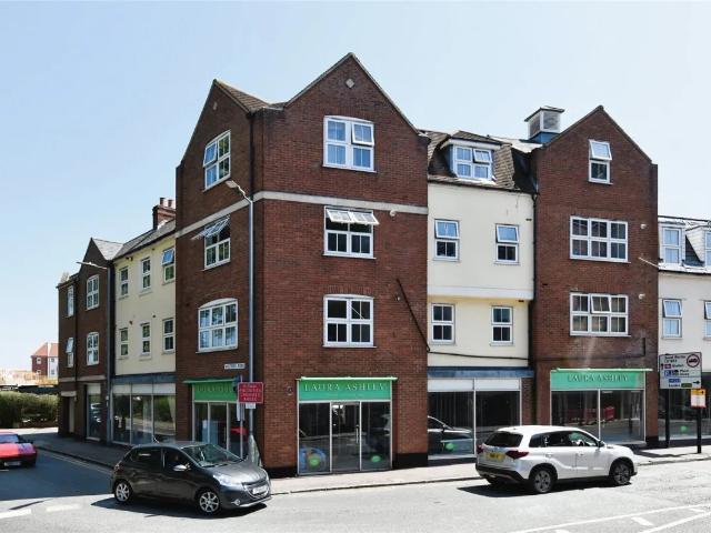 Western Road, Brentwood CM14, 2 bed property to rent, £1,400 pcm | PrimeLocation