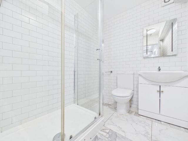 Western Road, Brighton BN1, 2 bed flat to rent, £1,650 pcm | PrimeLocation