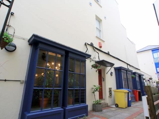 Western Road, Hove BN3, 5 bed maisonette to rent, £3,500 pcm | PrimeLocation