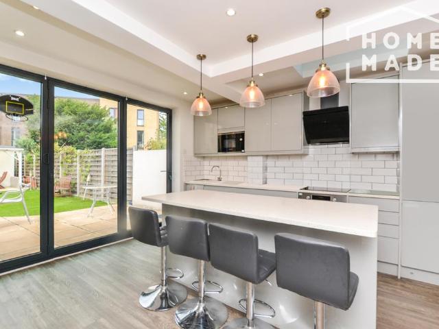 Western Road, Merton, SW19 5 bed terraced house to rent £4,750 pcm £1,096 pw