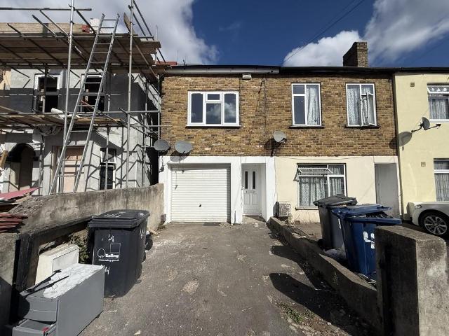 Western Road, Southall 2 bed terraced house to rent £1,900 pcm £438 pw