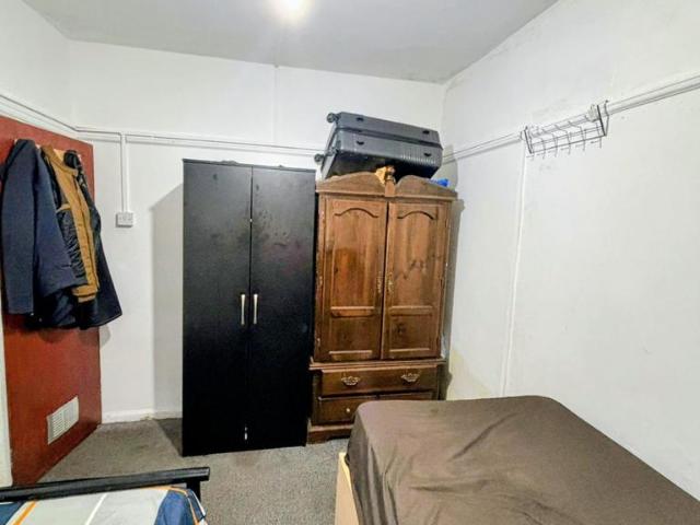 Western Road, Southall UB2 2 bed flat to rent £1,750 pcm £404 pw