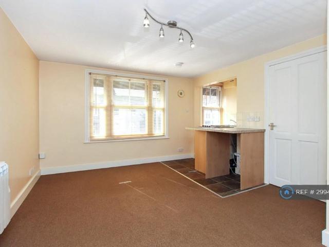 Western Road, Tring, HP23 1 bed flat to rent £950 pcm £219 pw