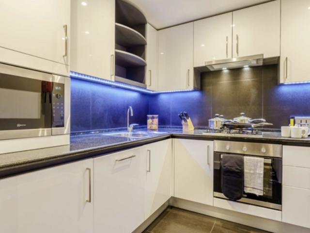 Westferry Circus, Canary Wharf. 2 bed apartment to rent £4,377 pcm £1,010 pw