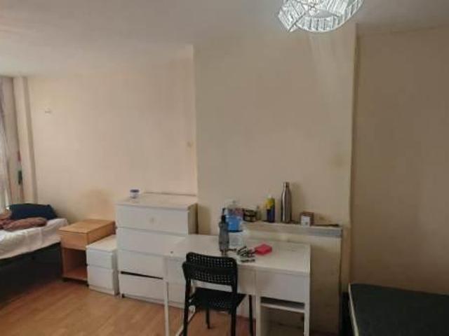 Westferry Circus, London E14 1 bed in a house share to rent £1,000 pcm £231 pw