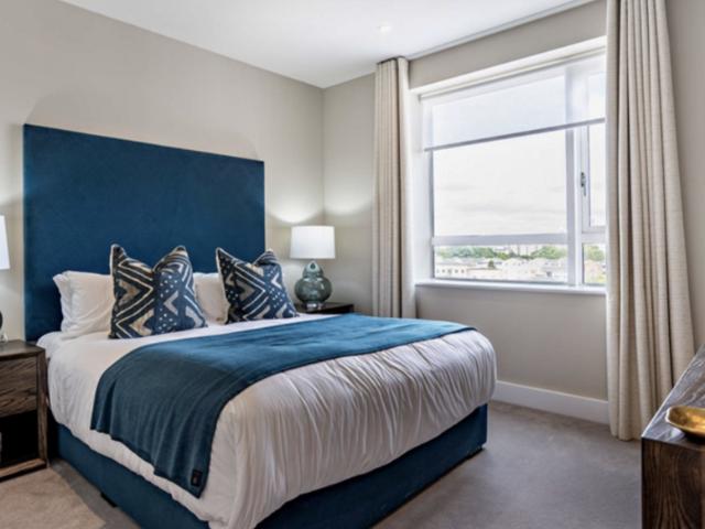 Westferry Circus, London E14 2 bed flat to rent £4,013 pcm £926 pw