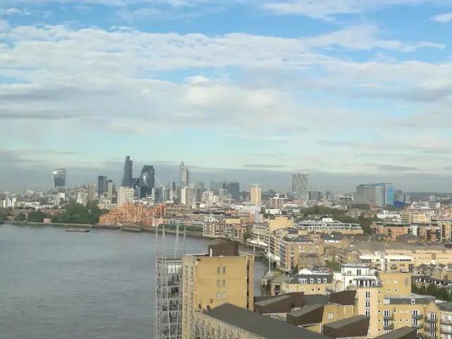 Westferry Circus, London E14, 2 bed flat to rent, £4,120 pcm | PrimeLocation