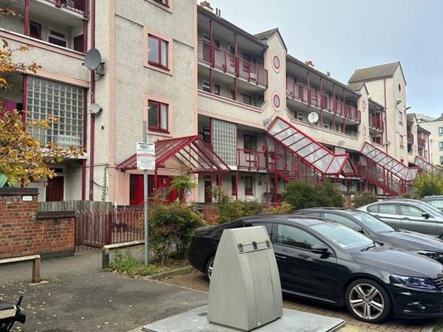 Westferry, E14, 4 Bed Flat Close to Station