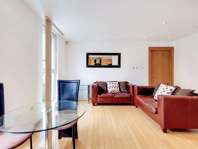 Westferry Road, Canary Wharf, London E14 1 bed apartment to rent £1,690 pcm £390 pw