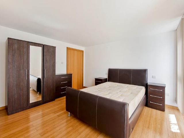Westferry Road, Isle of dogs, Canary. 3 bed apartment to rent £2,990 pcm £690 pw