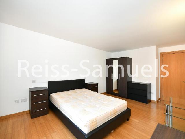 Westferry Road, Isle of dogs,London E14 1 bed apartment to rent £1,820 pcm £420 pw