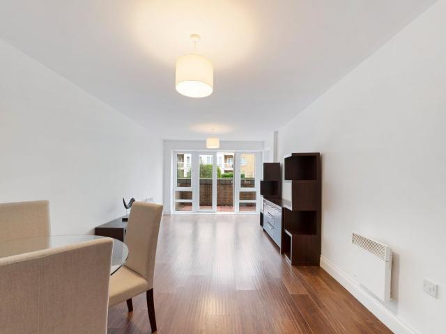 Westferry Road, Isle Of Dogs, London E14, 2 bed flat to rent, £2,400 pcm | PrimeLocation