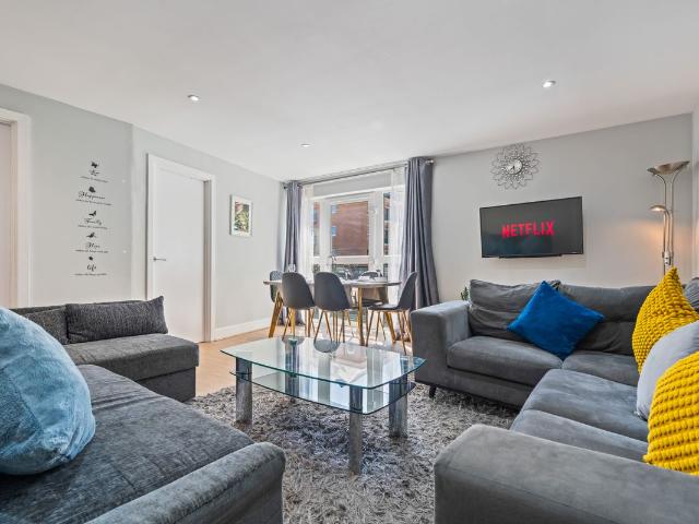 Westferry Road, London E14, 3 bed flat to rent, £4,500 pcm | PrimeLocation