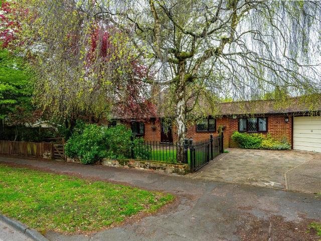 Westfield Avenue, Woking GU22, 5 bed bungalow to rent, £4,675 pcm | PrimeLocation