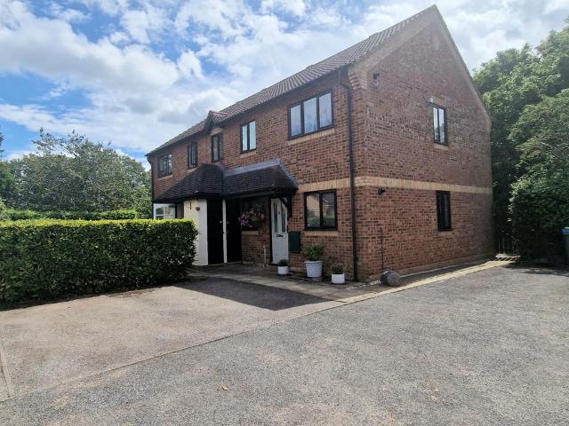 Westfield, Aylesbury, HP21 1 bed flat to rent £1,050 pcm £242 pw