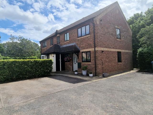 Westfield, Aylesbury HP21, 1 bed flat to rent, £1,050 pcm | PrimeLocation