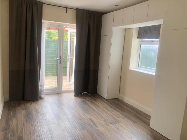 Westfield Drive, Harrow HA3 1 bed flat to rent £1,450 pcm £335 pw