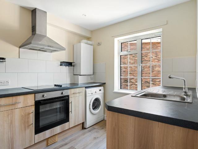Westfield Road, Woking GU22, 1 bed flat to rent, £1,150 pcm | PrimeLocation