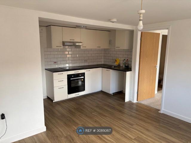 Westfield Road, Yeovil BA21, 1 bed flat to rent, £700 pcm | PrimeLocation