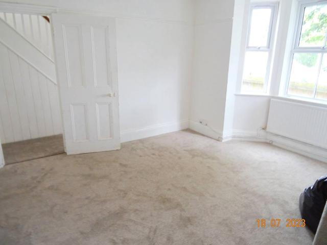 Westfield Road, Bedford MK40 3 bed semi detached house to rent £1,550 pcm £358 pw