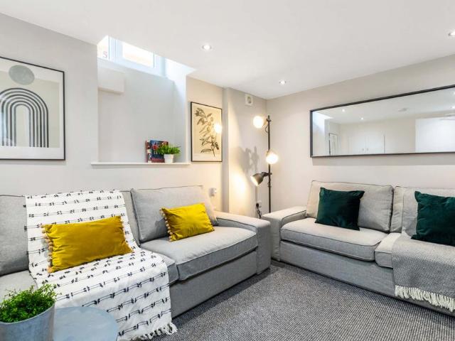 Westfield Road, Leeds LS3 6 bed house to rent £3,770 pcm £870 pw