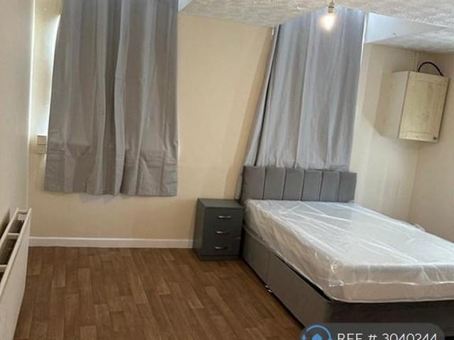 Westfield Road, Pontefract, WF9 1 bed in a house share to rent £429 pcm £99 pw