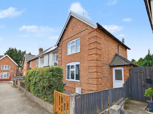 Westfield Road, St James, NN5 2 bed end of terrace house to rent £1,100 pcm £254 pw