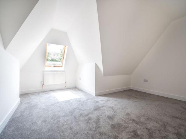 Westfield, Woking, GU22 2 bed flat to rent £1,625 pcm £375 pw