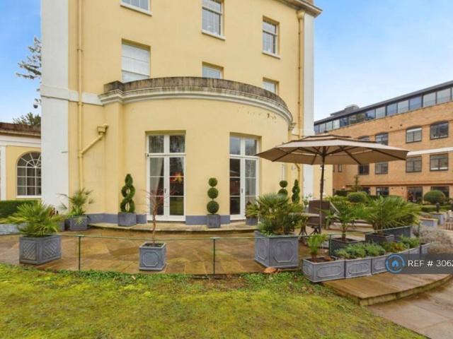 Westhorpe House, Marlow, SL7 2 bed flat to rent £2,500 pcm £577 pw