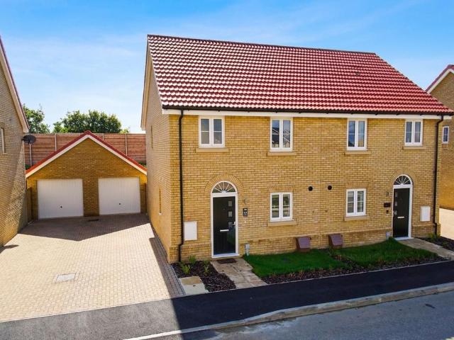 Westhorpe Road, Dereham 3 bed semi detached house to rent £1,300 pcm £300 pw