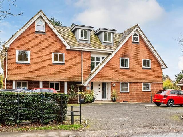 Westhall Road, Warlingham CR6, 2 bed flat to rent, £1,850 pcm | PrimeLocation
